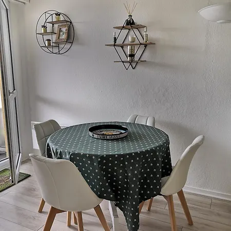 Face Piscine Apartment